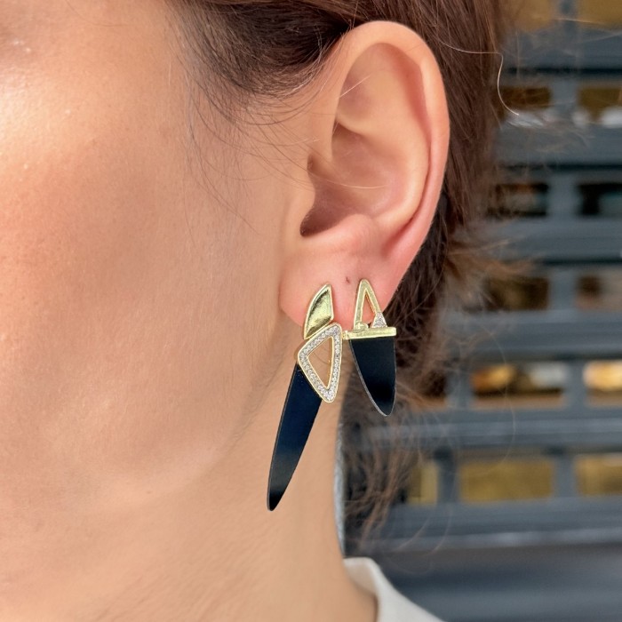 Siyah Üçgen Detaylı Küpe resmi