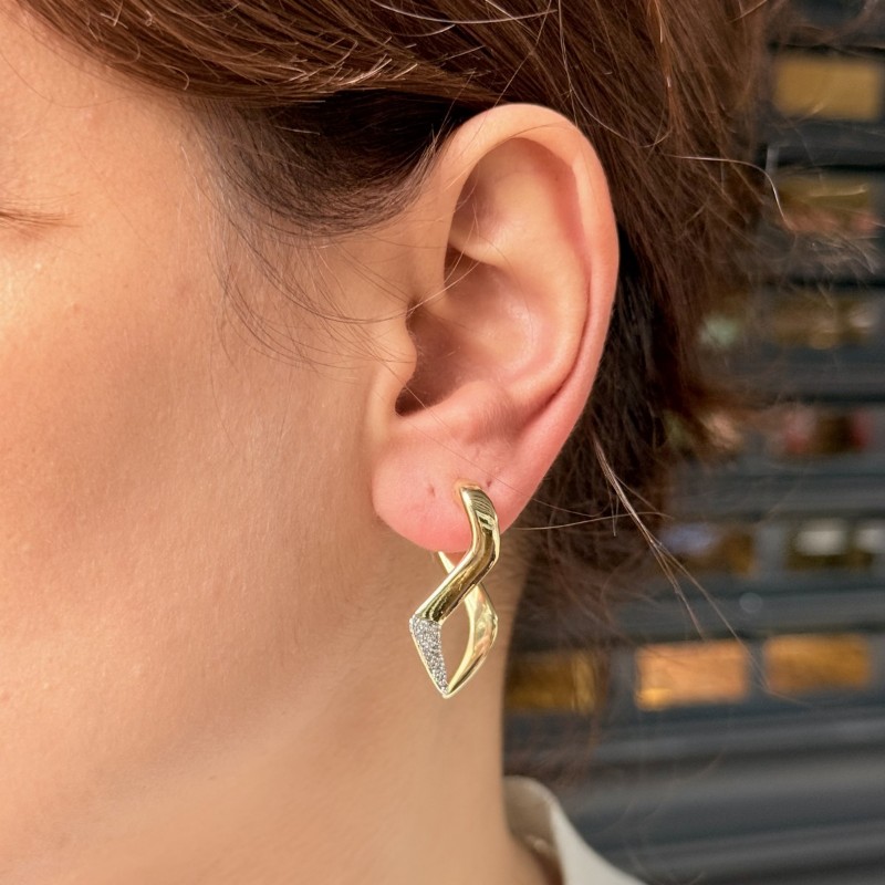 Kıvrımlı Altın Küpe resmi