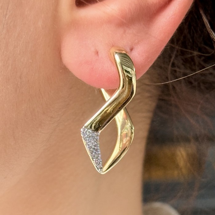 Kıvrımlı Altın Küpe resmi