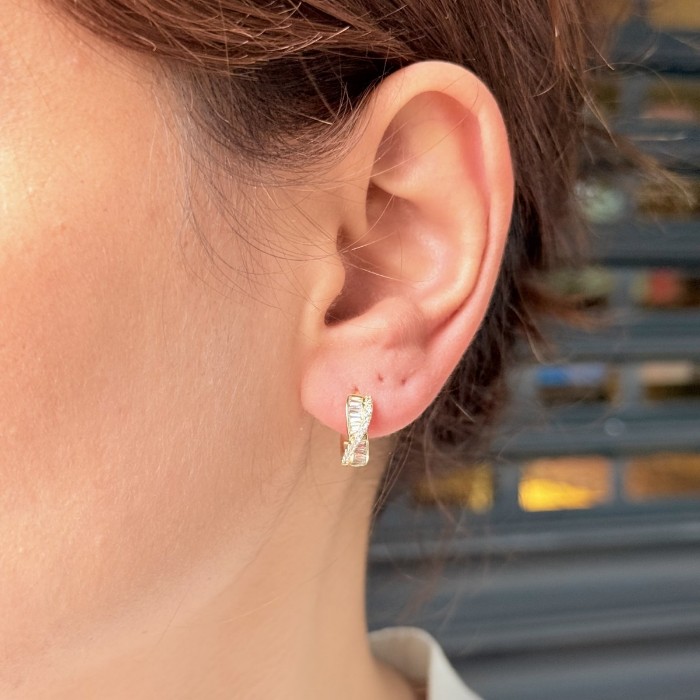 Baget Taşlı Sarmal Küpe resmi