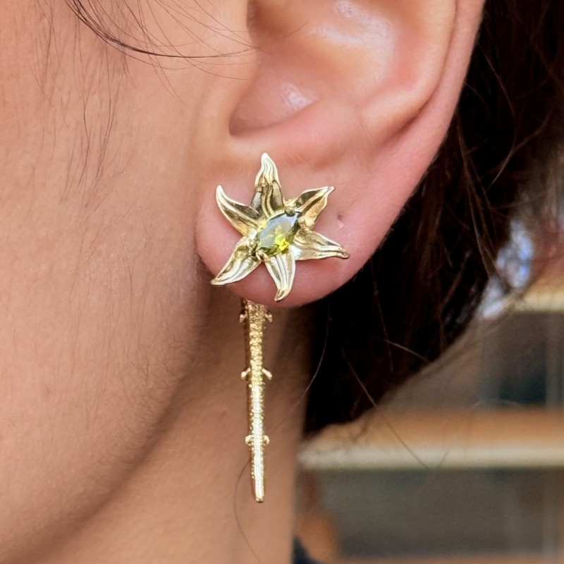 Yeşil Taşlı Gold Çiçek Küpe resmi