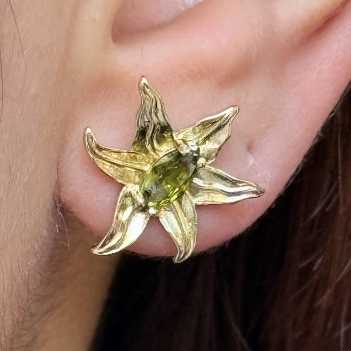 Yeşil Taşlı Gold Çiçek Küpe resmi