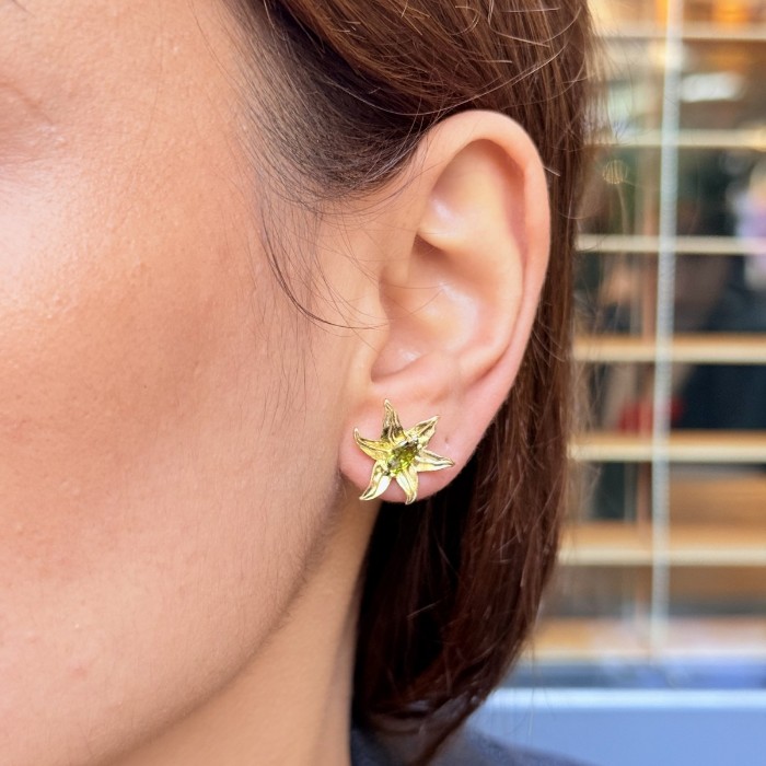 Yeşil Taşlı Gold Çiçek Küpe resmi