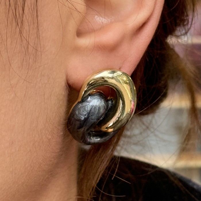 🖤 Siyah-Gold Halkalı Küpe resmi