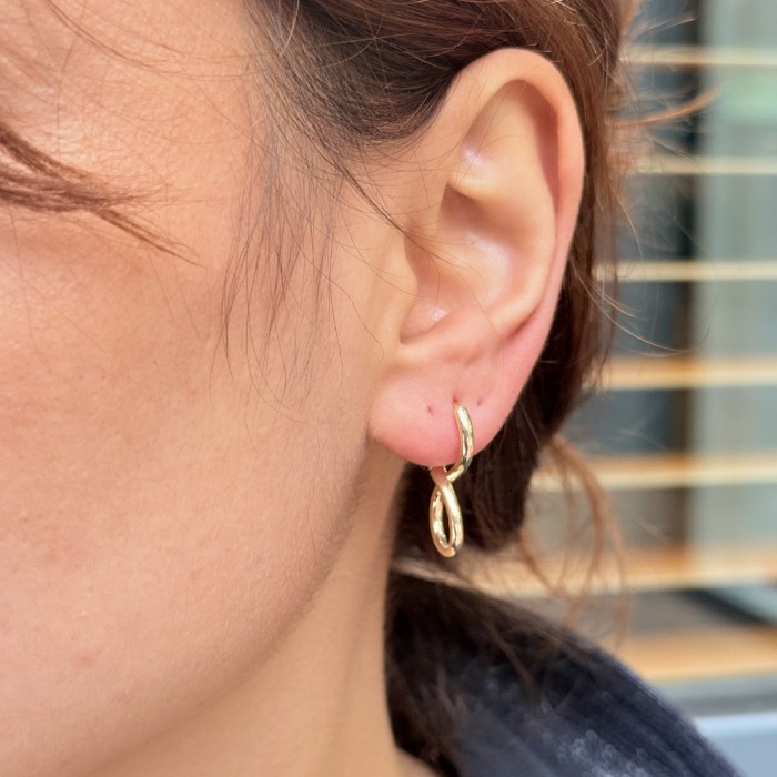 ∞ Kıvrımlı Gold Küpe resmi