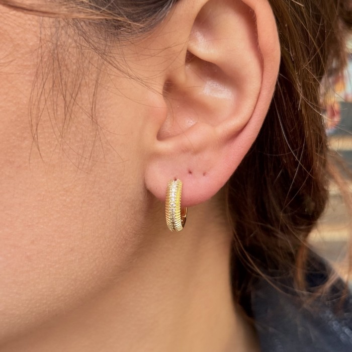 İnce Dokulu Taşlı Gold Küpe resmi